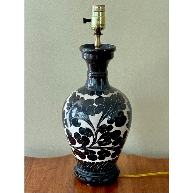 Chinoiserie Mid 20th Century Cizhou Vase Lamp on Wooden Stand For Sale - Image 3 of 8