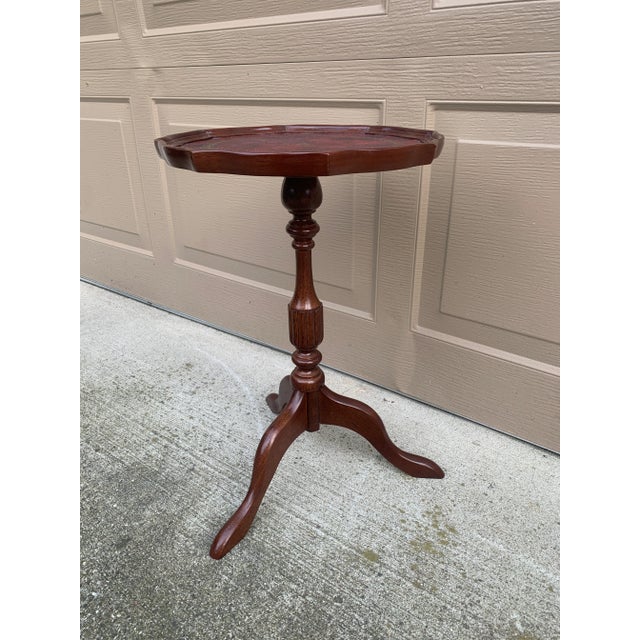 English Georgian Revival Mahogany Drinks Table With Burgundy Tooled Leather Top For Sale - Image 3 of 9