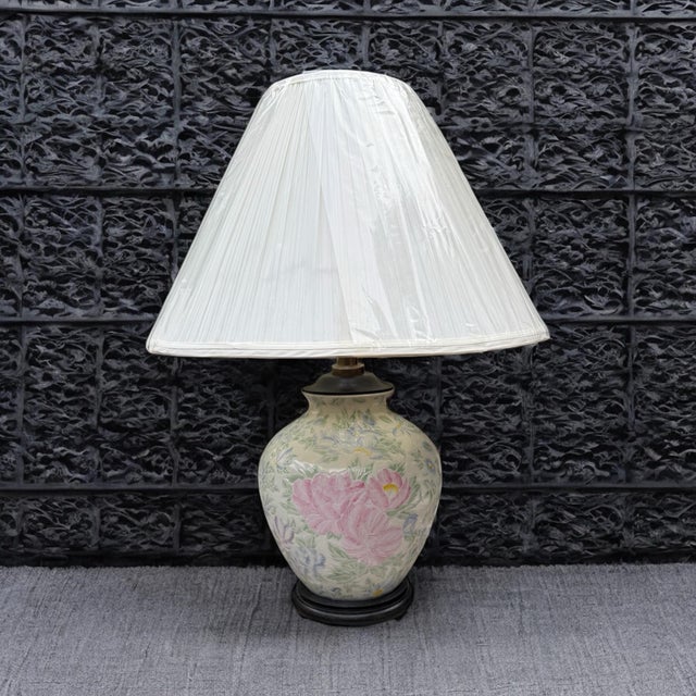 1970s Chinoiserie Table Lamp Ginger Jar Ceramic Floral Painted Famille Rose For Sale - Image 11 of 12