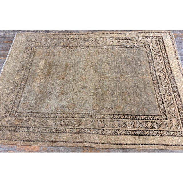 Chinese 1930s Antique Geometric Floral Antique Chinese Khotan Knotted Wool Rug For Sale - Image 3 of 7