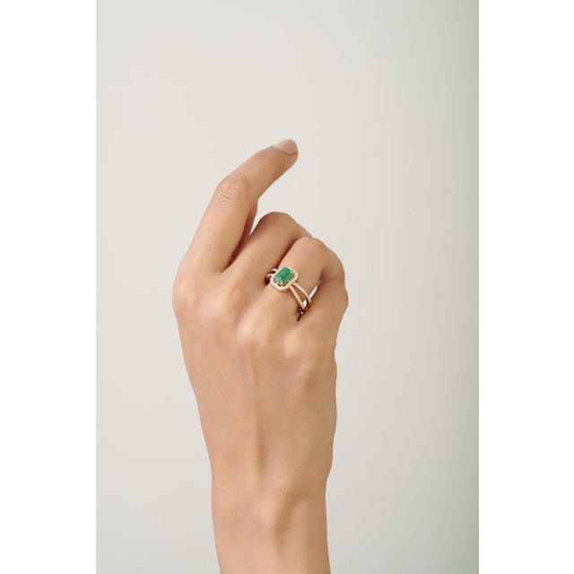 Green 1.06ct Emerald Diamond Halo Split Shank Art Deco Ring Size 8 in 14k Yellow Gold For Sale - Image 8 of 15
