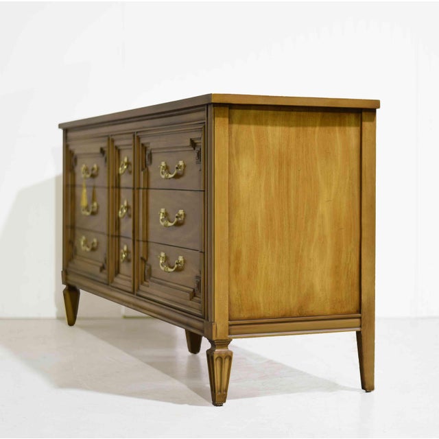 Wood Mid Century Transitional 9-Drawer Dresser With Brass Hardware by Thomasville For Sale - Image 7 of 14