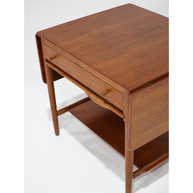 Tan AT33 Sewing Table in Oak and Teak by Hans J. Wegner for Andreas Tuck, Denmark, 1950s For Sale - Image 8 of 13