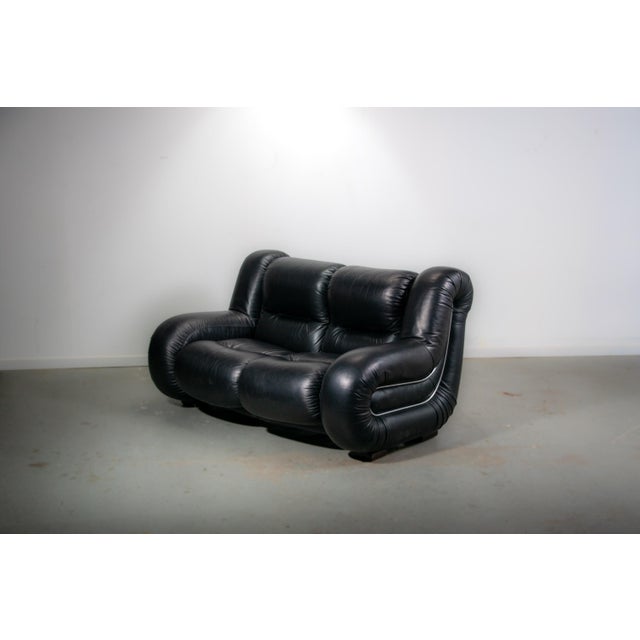 Metal Italian Space Age Black Leather 2-Seater Sofa, 1985 For Sale - Image 7 of 14