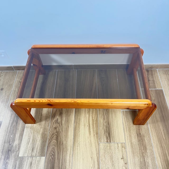 Pine coffee table with a smoked glass top, 1970s/80s Rounded legs, original smoked glass top in superb condition...