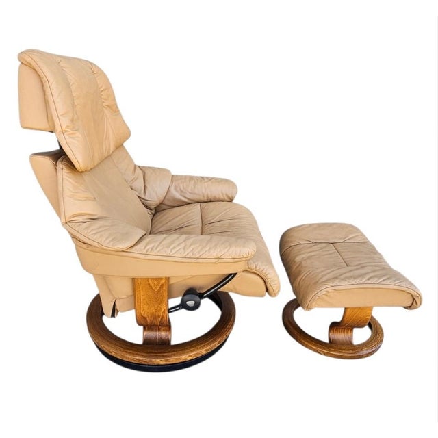 Ekornes Stressless Reno Leather Recliner Lounge Chair and Ottoman, Made in Norway For Sale In Los Angeles - Image 6 of 18