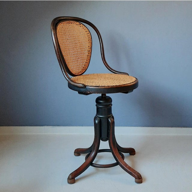 This swivel chair is listed in the Thonet catalogue of 1886 as "Drehstockerl mit Rücklehne", in English as "Music chair,...