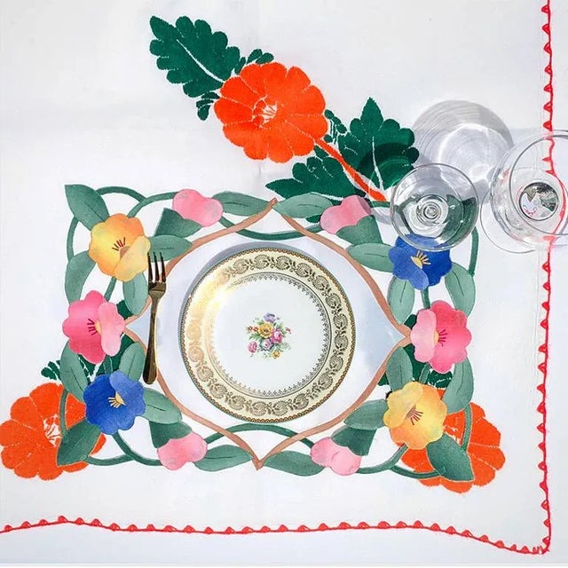 Mid-Century Modern 1950s Cottage Floral Hibiscus Hand-Stitched Crocheted Linen Tablecloth For Sale - Image 3 of 7