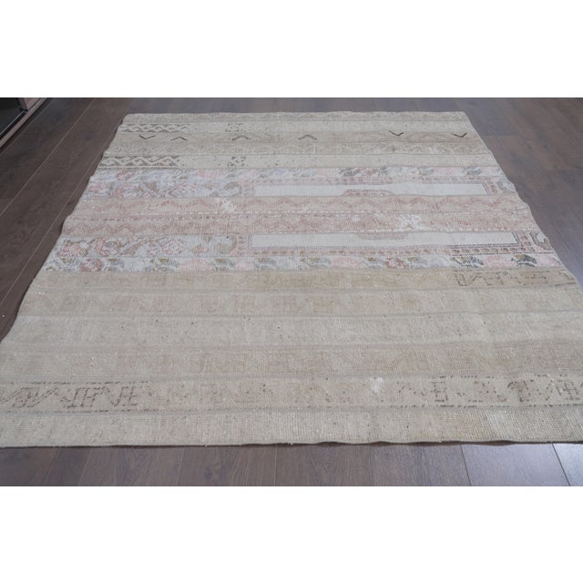1960 Vintage Anatolian Patchwork Area Rug - Muted Neutral & Pastel Pink For Sale - Image 4 of 11