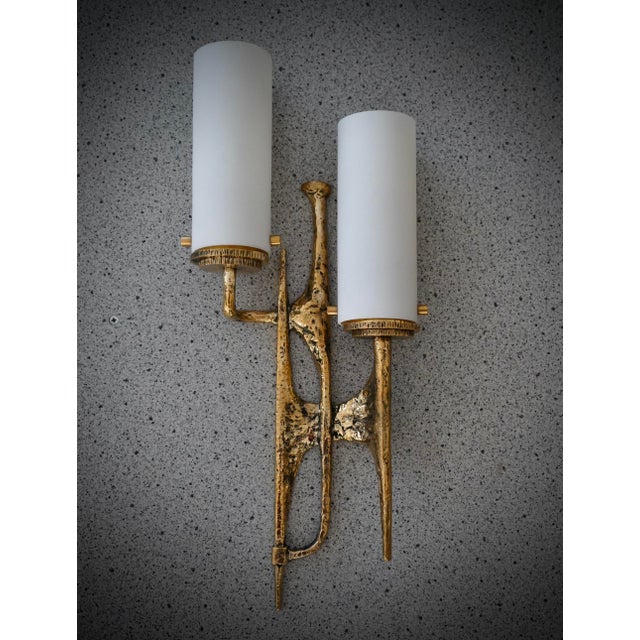 This charming wall lamp is entirely handmade in Murano. Each individual frame is handcrafted from high-quality brass; the...