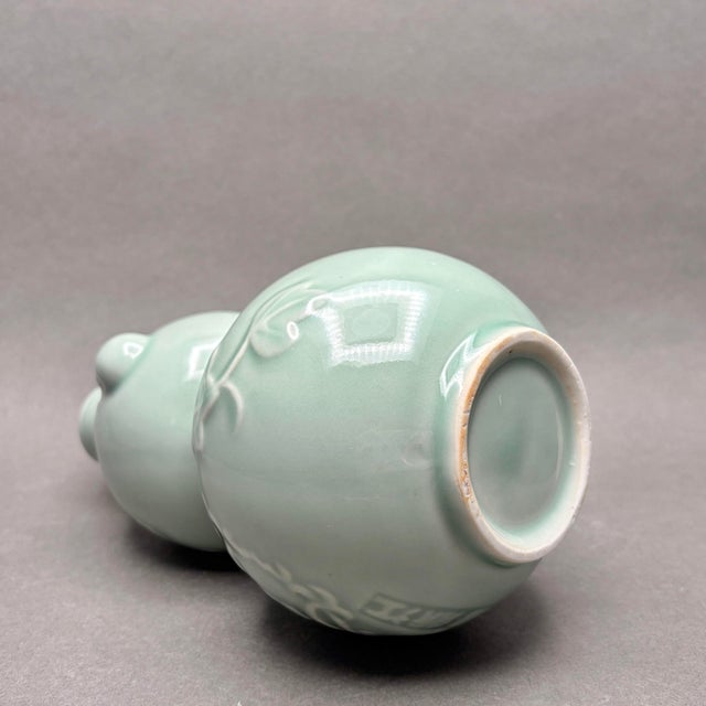 Vintage Pagoda Brand Chinese Celadon Double Gourd Porcelain Wine Bottle Vase For Sale In New York - Image 6 of 7