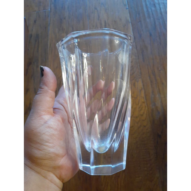 Signed ORREFORS Sweden Lead Crystal Jan Johansson FLEUR 6" Swirl Vase. This beautiful ORREFORS vase, designed by Jan...