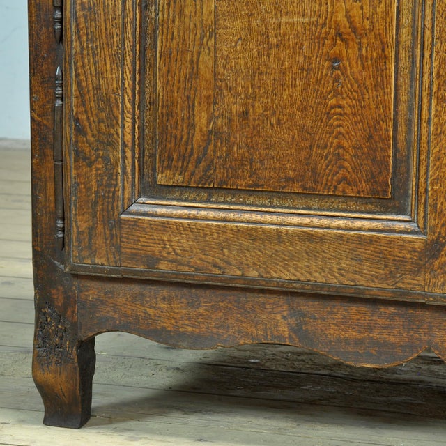 Antique Louis XV Commode in Oak, 1750 For Sale - Image 12 of 16