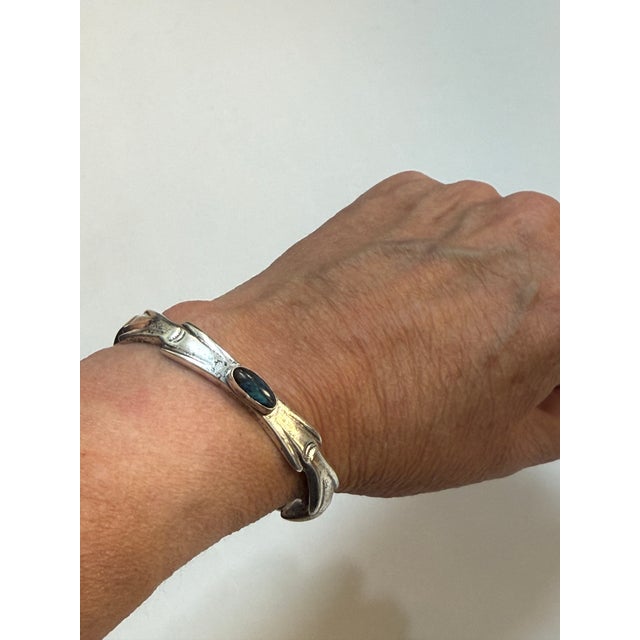 Rustic Vintage Southwestern Native American Style Sterling Silver Turquoise Cuff Bracelet – Hand-Chiseled Ingot Style For Sale - Image 3 of 10