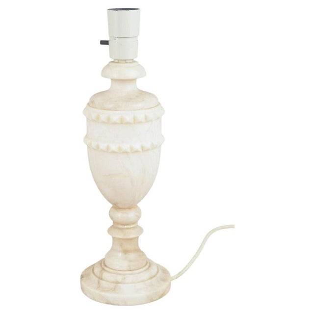 1970s Vintage Table Lamp in White Marble, Italy, 1970s For Sale - Image 5 of 5