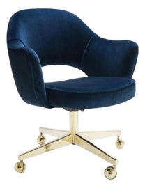 Example of Eero Saarinen Office Chairs