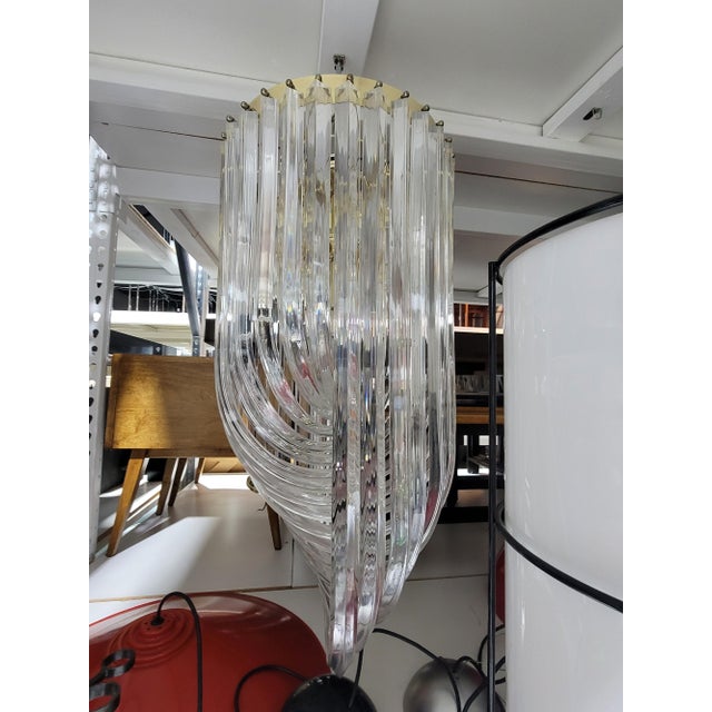 Metal 1960s Mid-Century Modern Lucite Loop Chandelier For Sale - Image 7 of 10