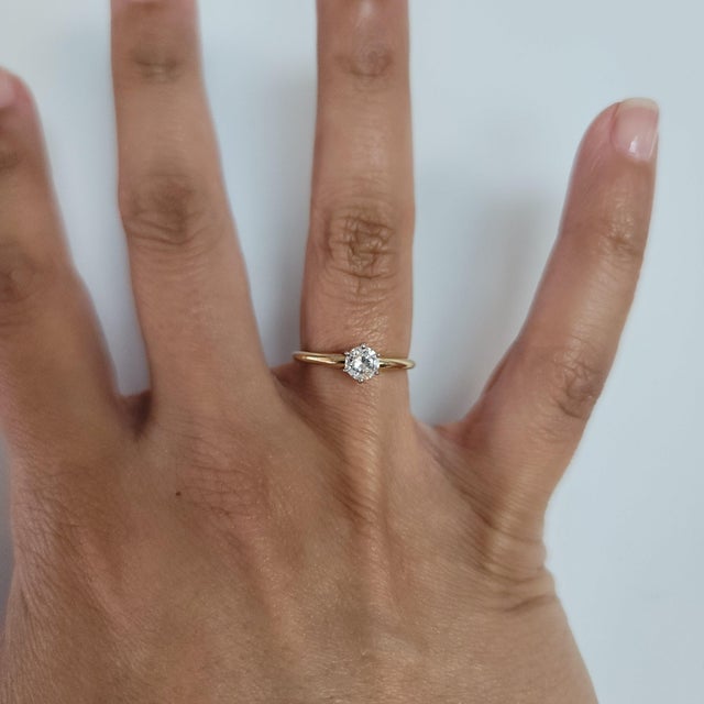 ♥ Product Summary ♥ Main Stone: Diamond Approx. Diamond Carat Weight: .40cttw Diamond Clarity: SI2 Diamond Color: G...