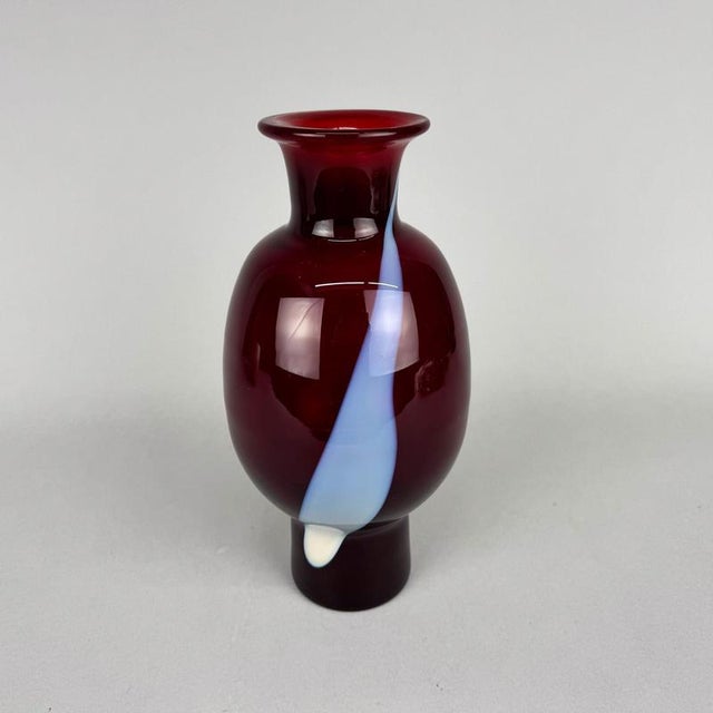 Beautiful hand made vase designed by glass designer and professor Zbigniew Horbowy, Produced by Artistic Glassworks...