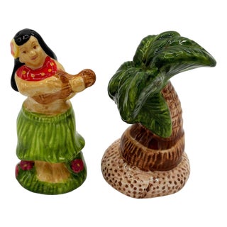 1980's Hula Girl & Palm Tree Ceramic Tabletop Matching Salt & Pepper Shaker Set For Sale