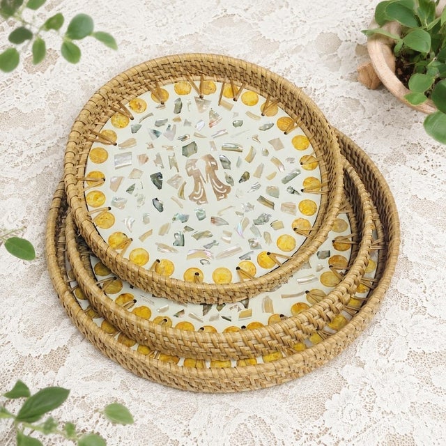 Arts & Crafts Set of Three Yellow Circular Pattern Rattan Mother-of-Pearl Inlaid Round Trays For Sale - Image 3 of 4