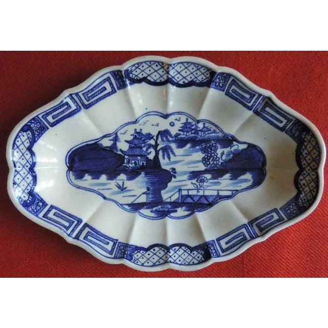18th Century 18th Century Chinese Style English Worcester Caughley Blue & White Porcelain Dessert Dish For Sale - Image 5 of 11