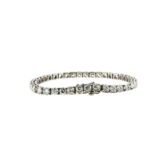 Contemporary 21st-Century 14k White Gold 40 Diamonds Weigh Approximately 10 Carats Bracelet For Sale - Image 3 of 4