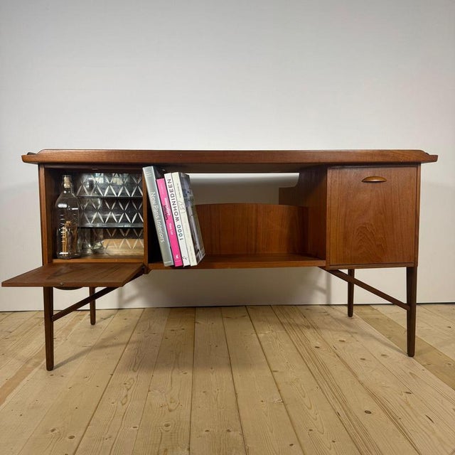 Vintage Danish Desk in Teak by Svend Åge Madsen for H.P. Hansen, 1960s For Sale - Image 13 of 18