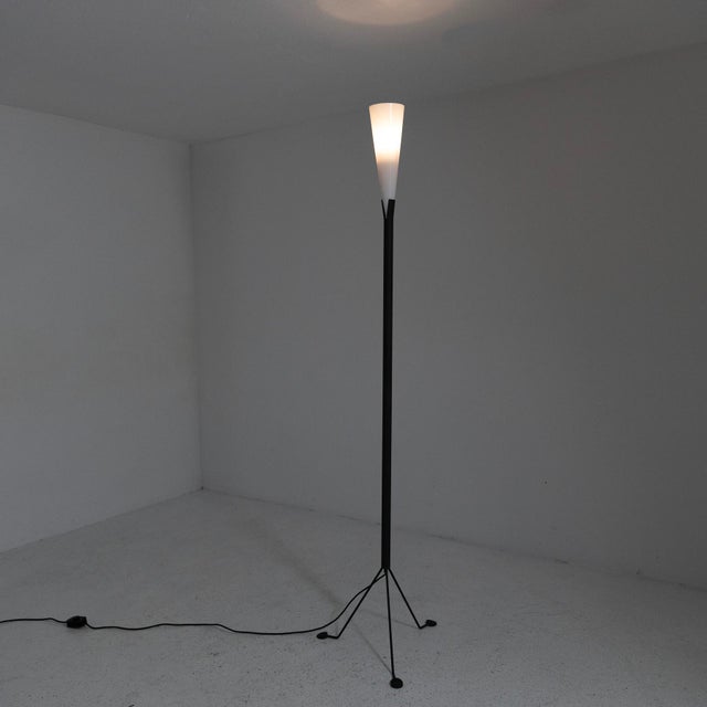 1980s Floor Lamp in Glass and Metal from Veart, 1980s For Sale - Image 5 of 9