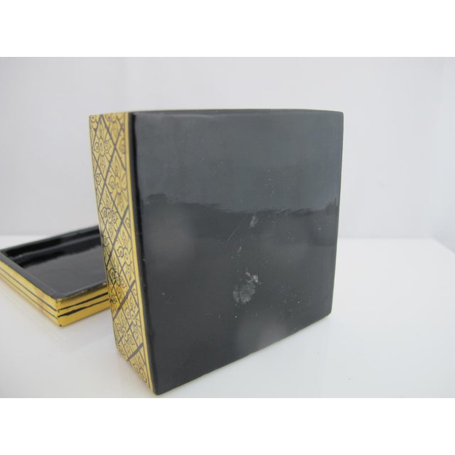 Gold Burmese Gold Leaf & Black Lacquer Geometric Flower Pattern Trinket Box With Lid For Sale - Image 8 of 9