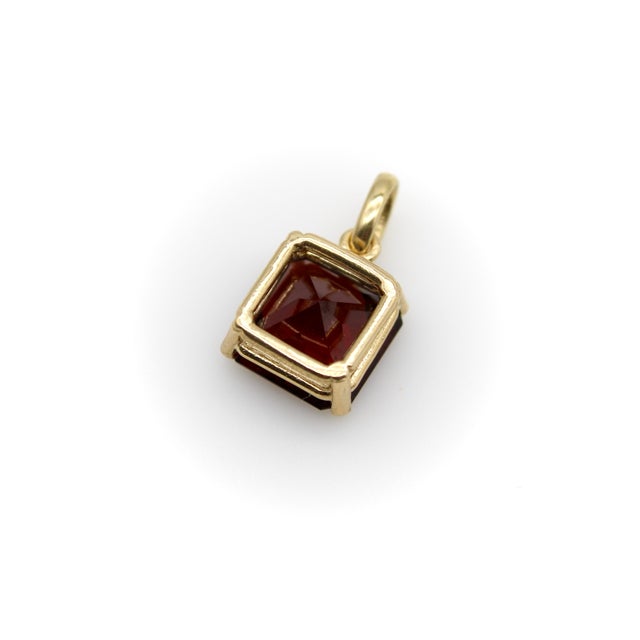 Metal 14k Gold Mounted Fancy Cut Tanzanian Garnet Pendant For Sale - Image 7 of 10
