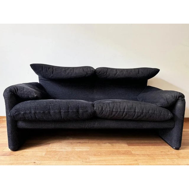 Italian Black Two-Seater Loveseat Sofa by Vico Magistretti for Cassina, 1980s For Sale - Image 5 of 13
