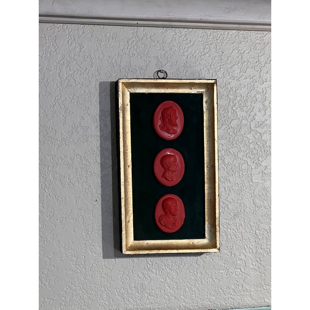 Classical Georgian Inspired Red Cast Emperor Profile Set on the Green Velvet & Gilt Frame For Sale - Image 9 of 11