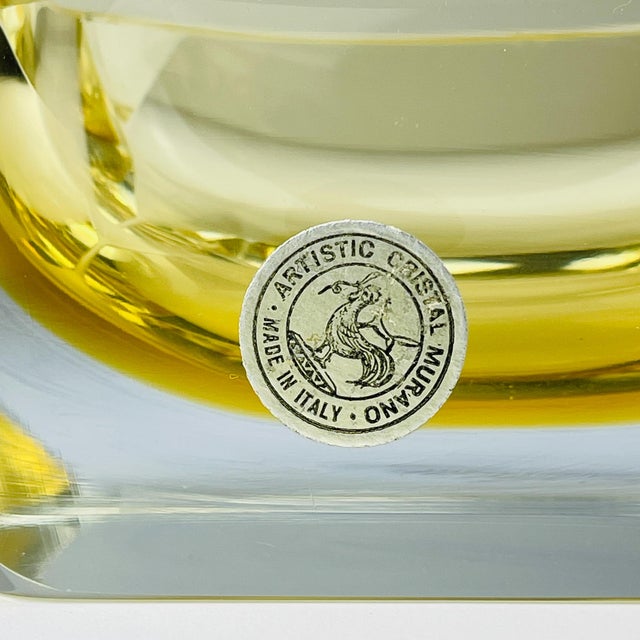 Vintage Murano glass ashtray by Bucella Cristalli Murano made in Italy in the 1970s. The bowl is in very good vintage...