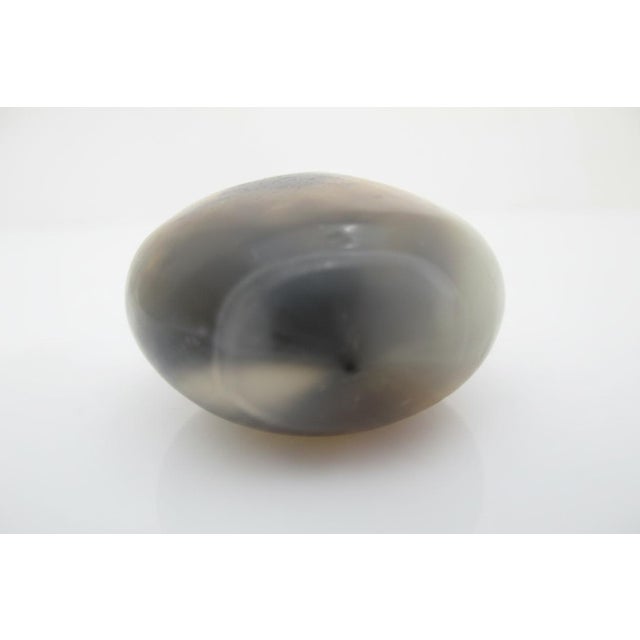 Chinese Natural Silhouette Shadow Agate Snuff Bottle With Green Stopper For Sale - Image 9 of 10