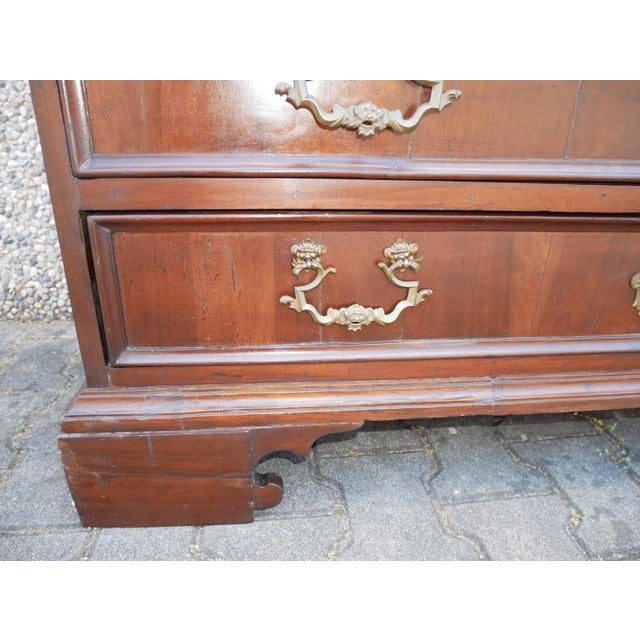 Wood Antique Walnut Chest of Drawers, 18th Century For Sale - Image 7 of 18