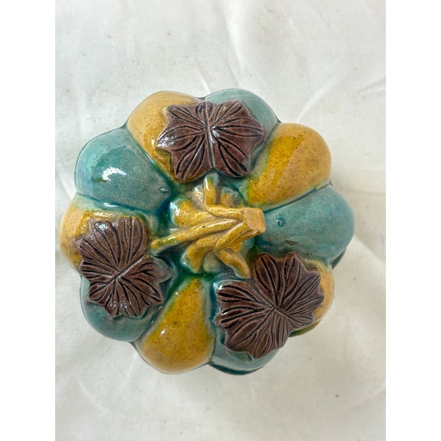 Late 20th Century Chinese Porcelain Pumpkin Shaped Box For Sale In Chicago - Image 6 of 9
