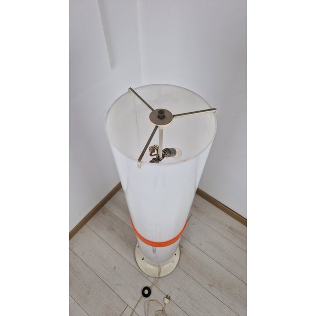 Acrylic Glass Double Floor Lamp with Orange Stripe by Gino Sarfatti for Arteluce, 1960s For Sale - Image 6 of 14