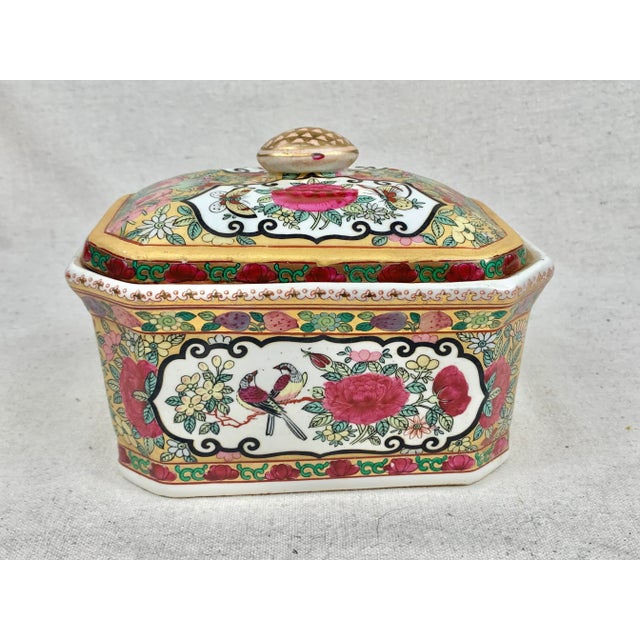Vintage Chinoiserie Pink and Gold Lidded Box For Sale - Image 4 of 13
