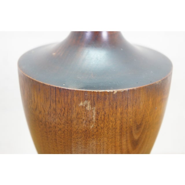 Wood Mid 20th Century Mid-Century Modern Turned Walnut Dual-Socket Urn Table Lamp With Pull Chains For Sale - Image 7 of 11