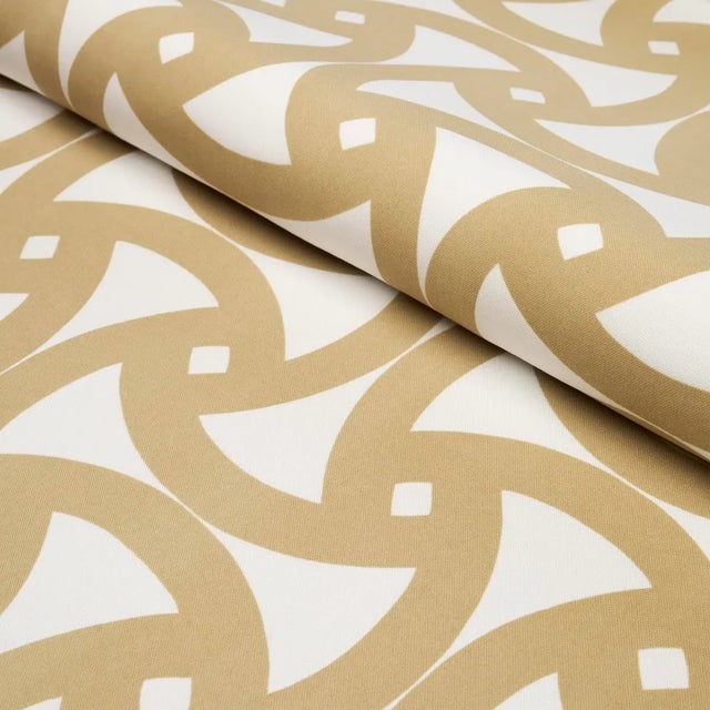 Schumacher SAMPLE - Schumacher x Trina Turk Santorini Print Indoor/Outdoor Fabric In Desert For Sale - Image 4 of 4