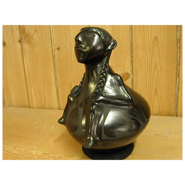 Black Late 20th Century Mata Ortiz Hand Coiled Blackware Effigy Pot by Rosa Quezada For Sale - Image 8 of 18