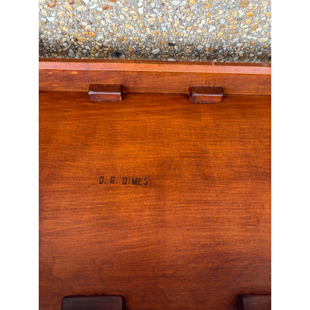 American Late Twentieth Century D R Dimes Traditional Early American Colonial Scalloped Coffee Table For Sale - Image 3 of 11