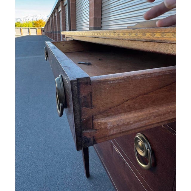1920s Northern Furniture Company Hepplewhite-Style Sideboard With Ring Pulls & Decorative Banding For Sale - Image 5 of 10
