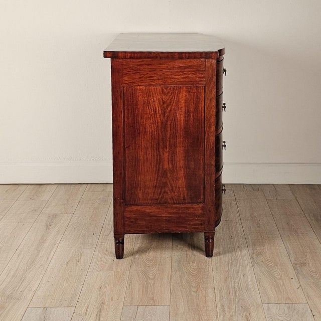 An early 19th-century tiger-striped mahogany chest, England circa 1810.