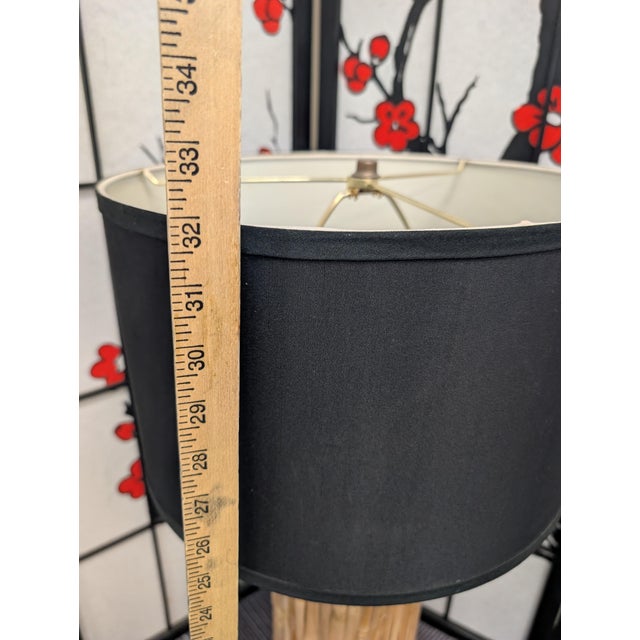 Wood 1960s Mid Century Bamboo Split Rattan Column Shaped Table Lamp With Brass Details For Sale - Image 7 of 9