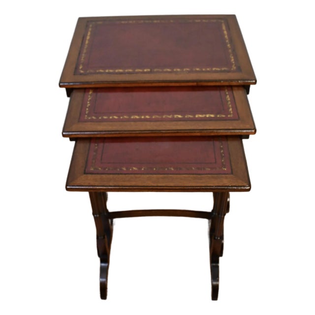 1930s Vintage English Regency Mahogany Wood Leather Top Nesting Tables Tiered Set For Sale