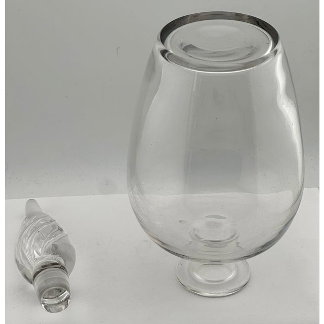 Mid 20th Century Fine Quality Matched Pair of Mid Century Hand Blown Crystal Decanters With Internal Air Bubble Twist Stopper For Sale - Image 15 of 18