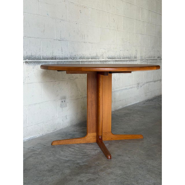 Vintage Danish Teak Round Extendable Dining Table – Mid-Century Modern Scandinavian Dining Table With Leaf For Sale - Image 11 of 11