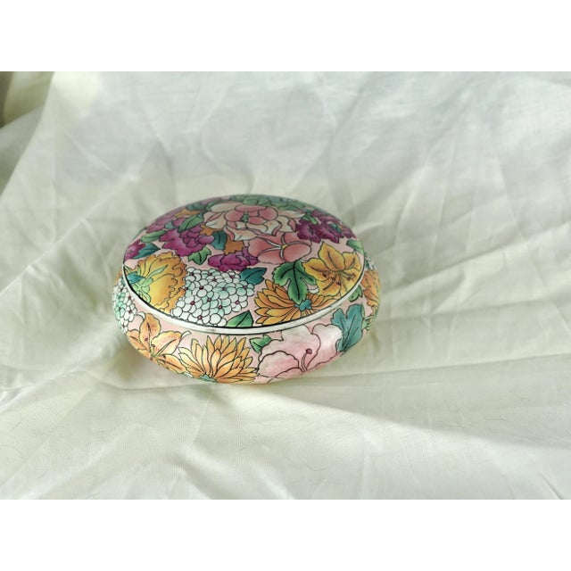 Vintage Macau Style Floral Chinoiserie Lidded Enamel and Porcelain Round Box For Sale - Image 9 of 11